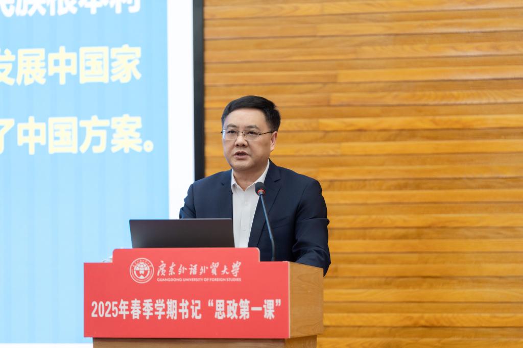 石佑啟講授“思政第一課”.jpg 石佑啟講授“思政第一課”.jpg