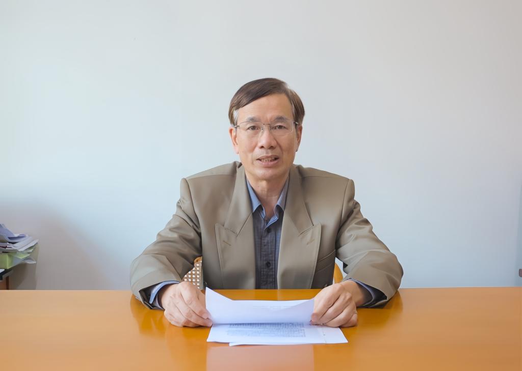 何校2222.jpg 何校2222.jpg