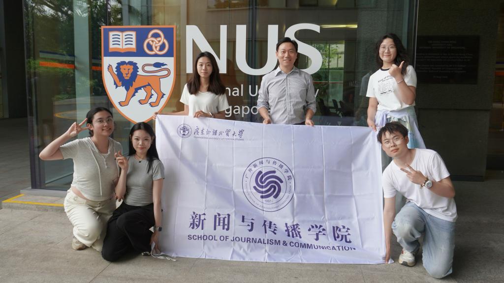 調研團在新加坡國立大學合影.jpg