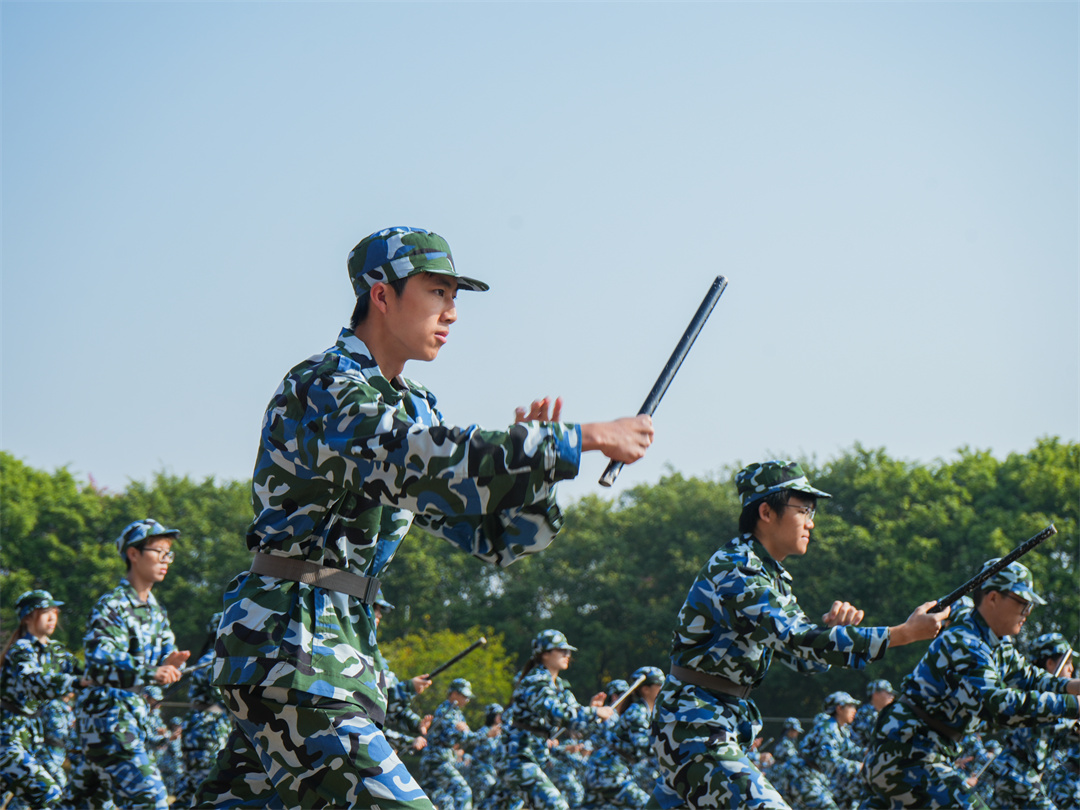 警棍操人物特寫.jpg